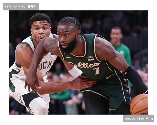 杰伦布朗上半场表现出色10投6中砍下17分正负值高达22助力球队领先